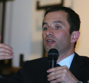 Pôle Emploi - Hamon espère créer 100 000 emplois avec le projet de loi sur l’ESS