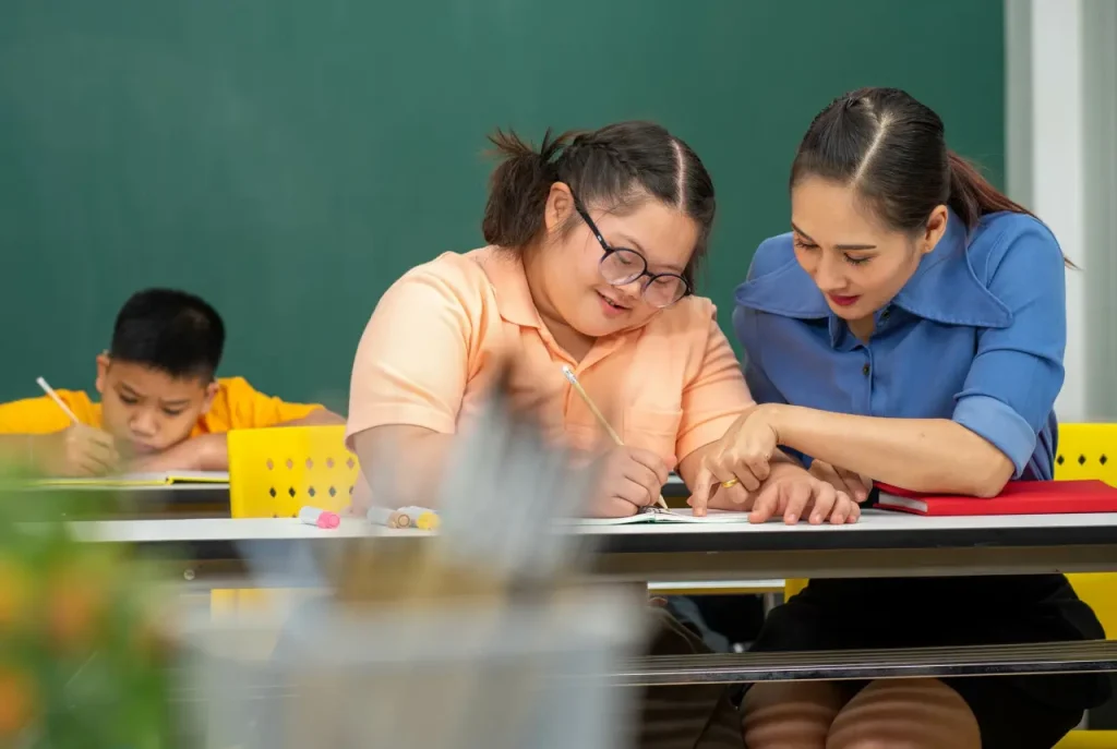 Quelles sont les conditions pour acc&eacute;der &agrave; une formation AESH via P&ocirc;le emploi