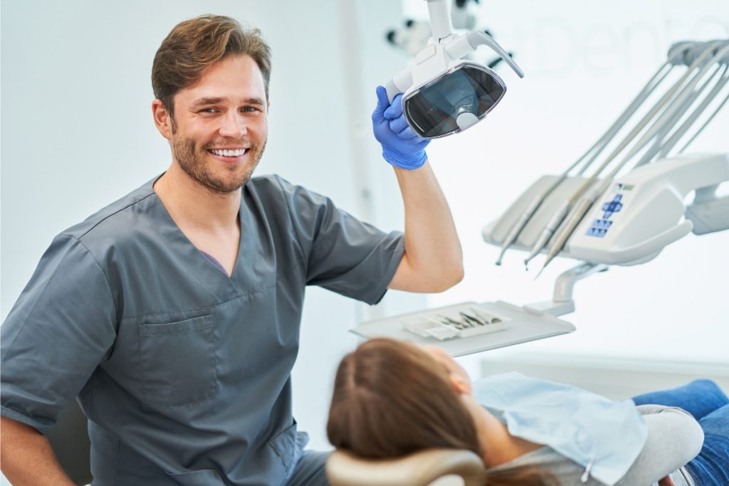 Quel est le salaire moyen d&rsquo;un dentiste d&eacute;butant