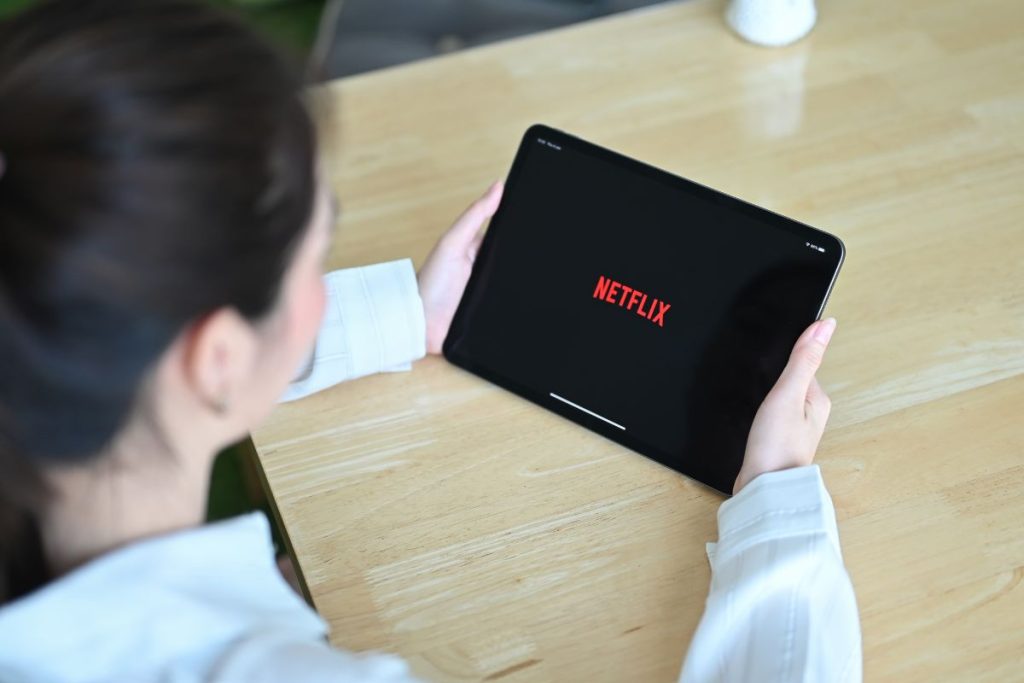 Avec son CV inspiré par les séries