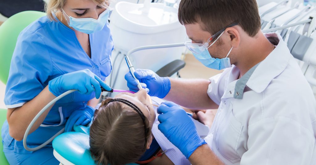 Comment le salaire d&rsquo;une assistante dentaire se compare t il &agrave; d&rsquo;autres m&eacute;tiers m&eacute;dicaux