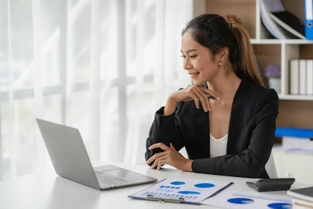Quel est le salaire dune assistante de direction bilingue ou trilingue 1024x683