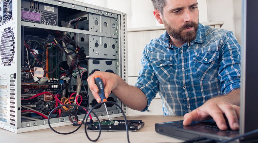 Techniciens du num&eacute;rique et de l&rsquo;informatique