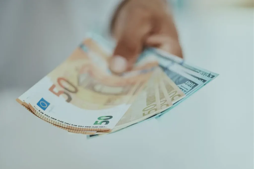 Quel revenu mensuel attendre avec une assurance vie en fonds euros