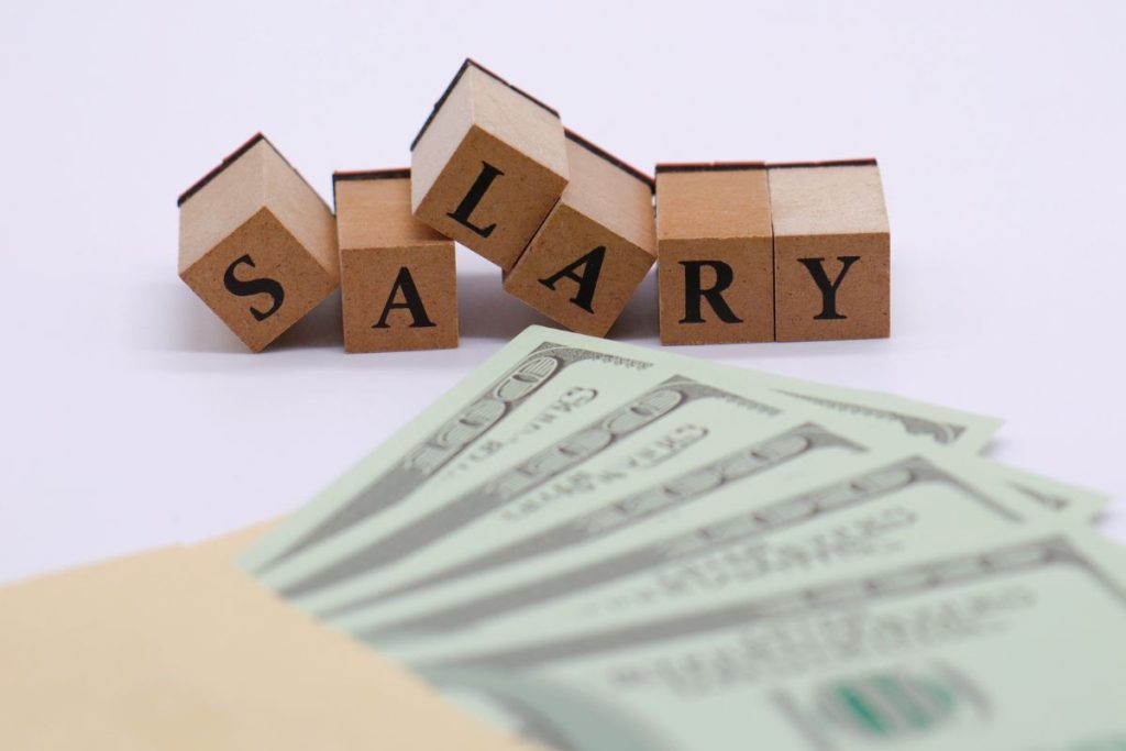 le salaire impressionnant qu’il touche pour animer Mask Singer et DALS