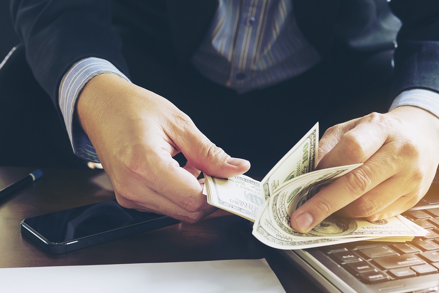 Licenciement économique peut on garder son salaire pendant un an