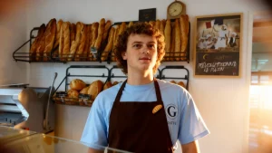 a 19 ans il sauve la boulangerie du village et embauche ses parents