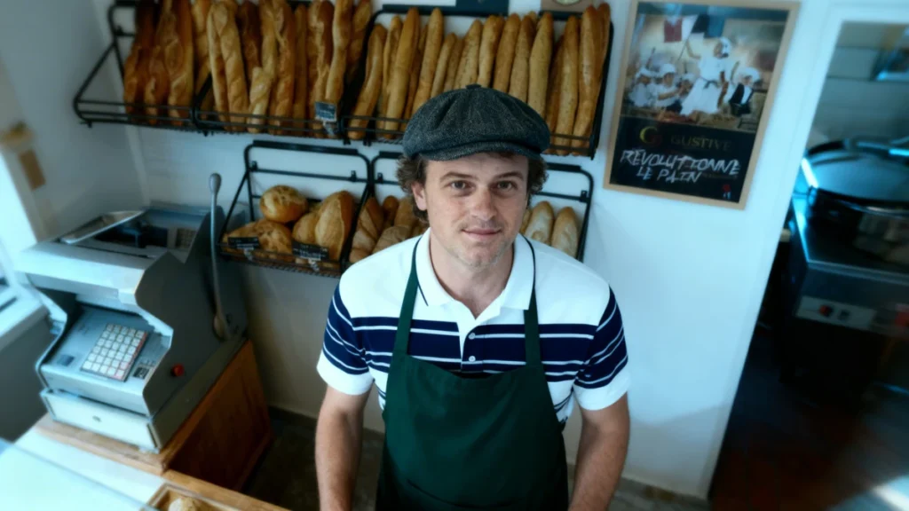 a 19 ans il sauve la boulangerie et offre une seconde vie a ses parents